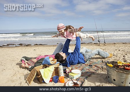 
                Vater, Tochter, Picknick, Strandurlaub                   