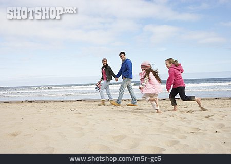 
                Strandspaziergang, Familie, Familienleben                   