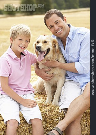 
                Vater, Sohn, Familienhund                   