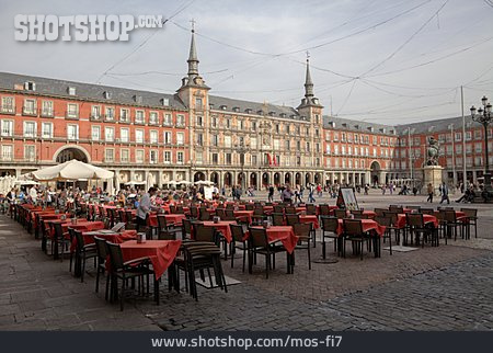 
                Sidewalk Cafe, Madrid, Plaza Mayor                   