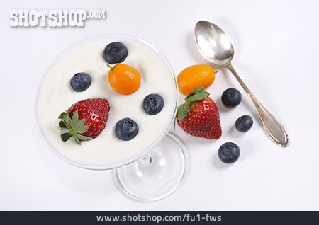 
                Joghurtbecher, Fruchtjoghurt, Fruchtquark                   