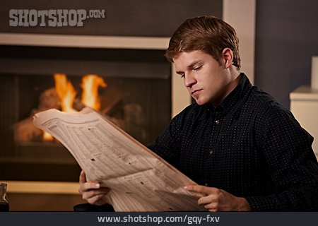 
                Junger Mann, Zeitung, Lesen, Zeitungsleser                   
