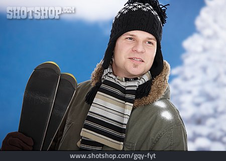 
                Junger Mann, Wintersport, Ski                   