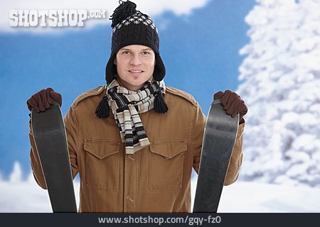 
                Junger Mann, Wintersport, Ski                   