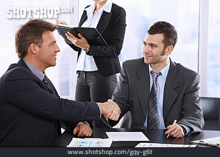 
                Handschlag, Geschäftspartner, Geschäftsabschluss                   