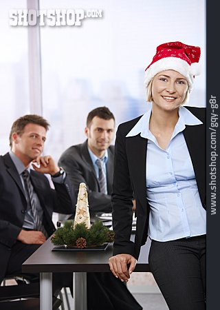 
                Büroangestellte, Nikolausmütze, Weihnachtsfeier                   