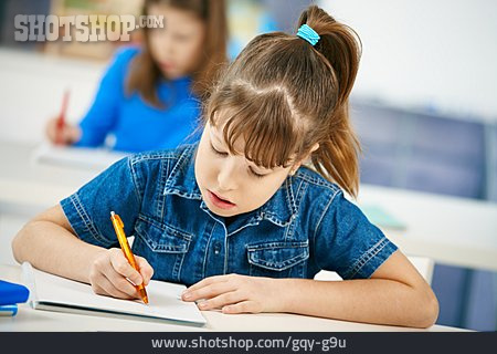 
                Schreiben, Schularbeit, Schulmädchen                   