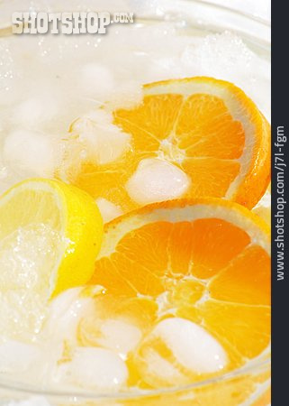 
                Erfrischung, Orangenscheibe, Eiswasser                   