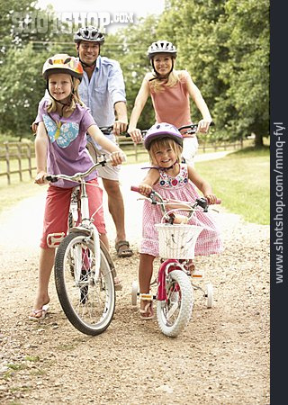 
                Familie, Fahrradtour, Familienleben                   