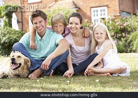
                Familie, Familienleben, Familienhund                   