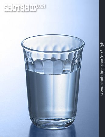 
                Wasserglas, Stilles Wasser                   