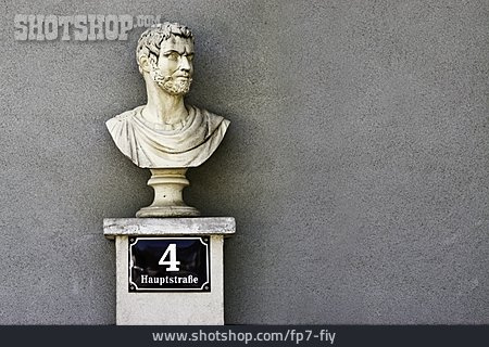 
                Hausnummer, Vier, Skulptur, Römerbüste                   