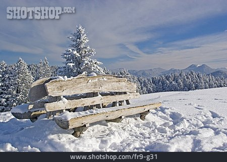 
                Winterlandschaft, Holzbank                   