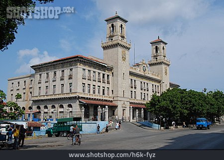 
                Main Station, Havana                   