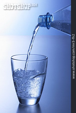 
                Eingießen, Wasserglas                   