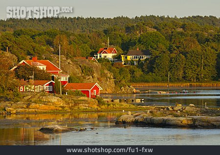 
                Boot, Holzhaus, Schweden, Fjord                   
