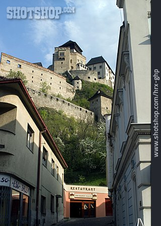 
                Burg, Trencin                   