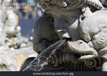 
                Statue, Fontana Del Moro                   