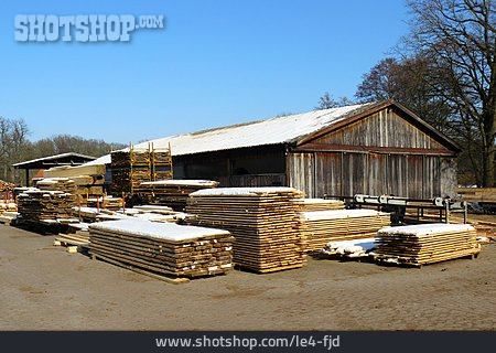 
                Sägewerk, Holzlager                   