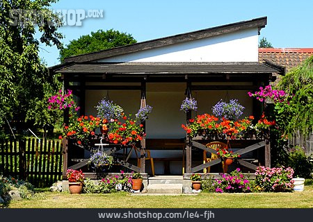 
                Garten, Blumenschmuck, Terrasse                   