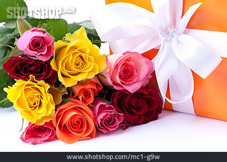 
                Blumenstrauß, Geschenk, Rosenstrauß                   