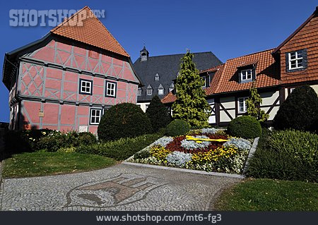
                Wernigerode, Krummes Haus, Blumenuhr                   