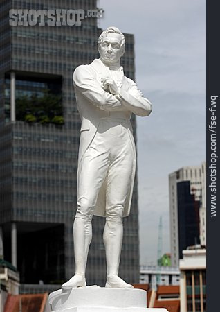 
                Statue, Thomas Stamford Raffles                   