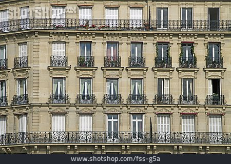
                Fassade, Stadthaus, Paris                   