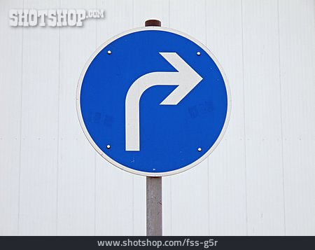 
                Verkehrszeichen, Schild, Rechtsabbieger                   