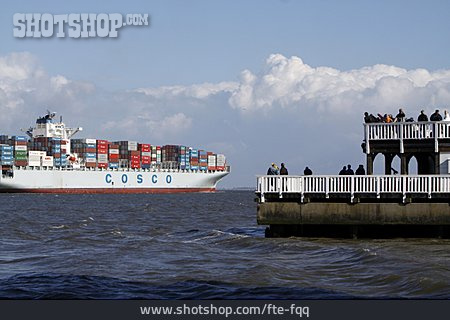 
                Containerschiff, Cuxhaven, Hafeneinfahrt                   