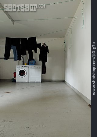 
                Häusliches Leben, Waschmaschine, Waschkeller                   