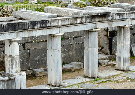 
                Säule, Priene, Athena-tempel                   