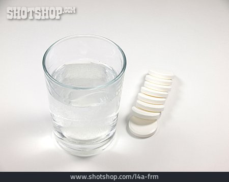 
                Wasserglas, Brausetablette, Nahrungsergänzungsmittel                   