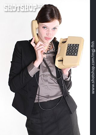
                Junge Frau, Telefonieren, Büroangestellte                   