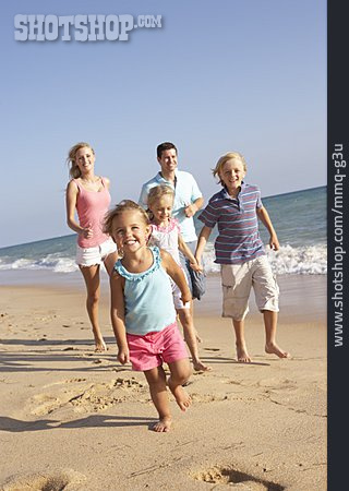 
                Strandspaziergang, Familie, Strandurlaub                   