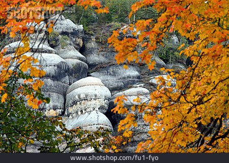 
                Herbstlich, Felsformation, Zittauer Gebirge                   