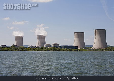 
                Industrielandschaft, Kühlturm, Atomkraftwerk                   