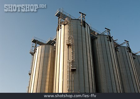 
                Lagerung, Silo, Industrieanlage                   