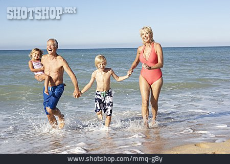 
                Großeltern, Strandurlaub, Enkelkinder                   