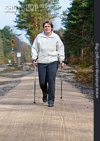 
                Frau, Nordic Walking                   