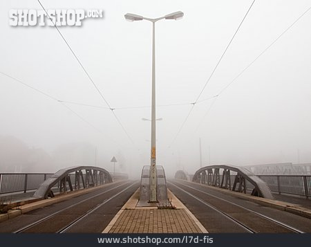 
                Brücke, Nebel                   