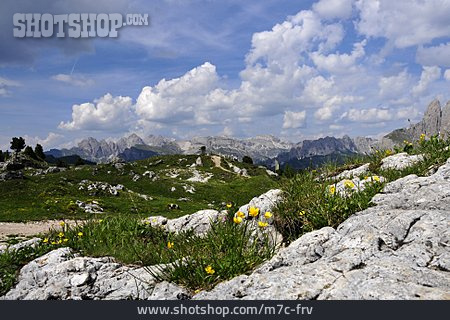 
                Dolomiten, Gebirgslandschaft                   