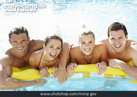 
                Schwimmen, Pool, Freunde                   
