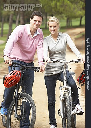 
                Paar, Fahrradfahren, Fahrradtour                   