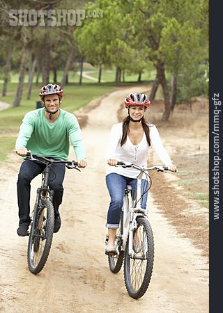 
                Paar, Fahrradfahren, Fahrradtour                   