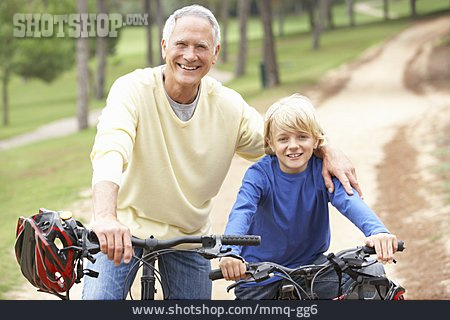 
                Enkel, Großvater, Fahrradtour                   