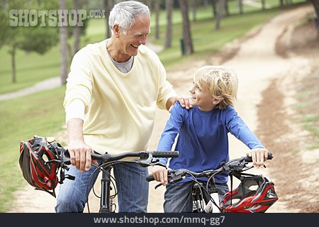 
                Enkel, Großvater, Fahrradtour                   