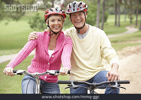 
                Fahrradfahrer, Fahrradfahren, Seniorenpaar                   
