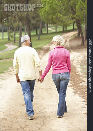 
                Zusammenhalt, Spaziergang, Ehepaar, Seniorenpaar                   