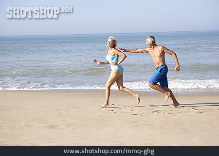 
                Ausgelassen, Strandurlaub, Seniorenpaar                   